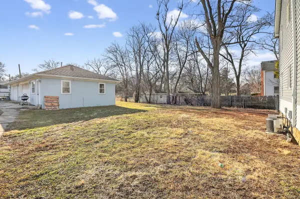 325 Oldfield RD, Downers Grove, IL 60516
