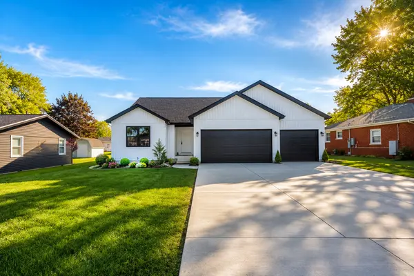 202 W Evergreen DR, St. Joseph, IL 61873
