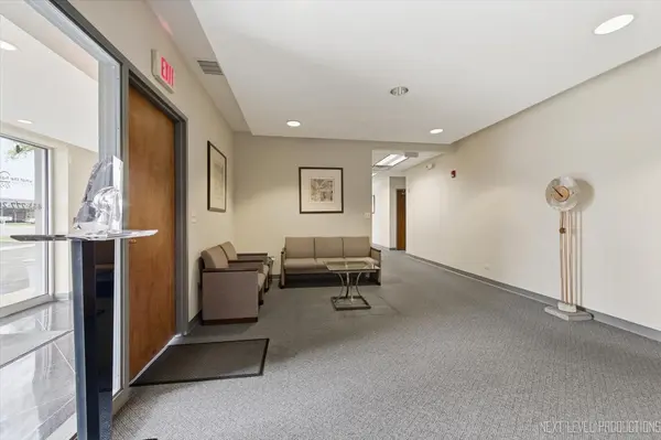 2051 Ogden AVE, Downers Grove, IL 60515