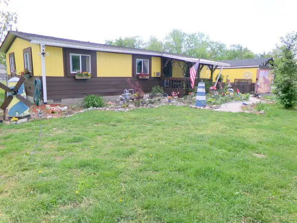 1104 VAN BUREN AVE, Sandoval, IL 62882