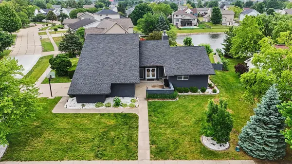 702 S Jeffery DR, Mahomet, IL 61853