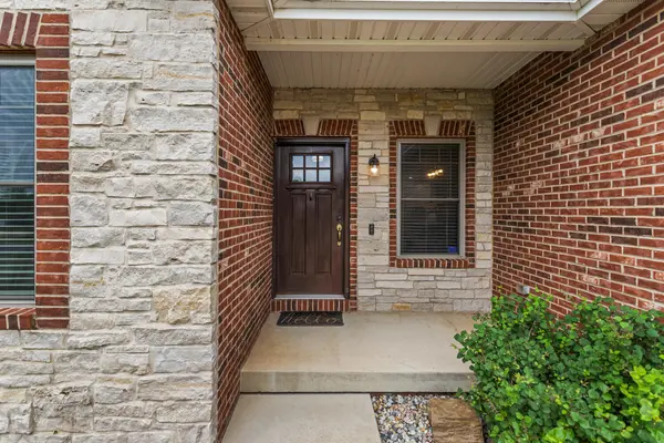 1604 Kassen AVE, Mahomet, IL 61853