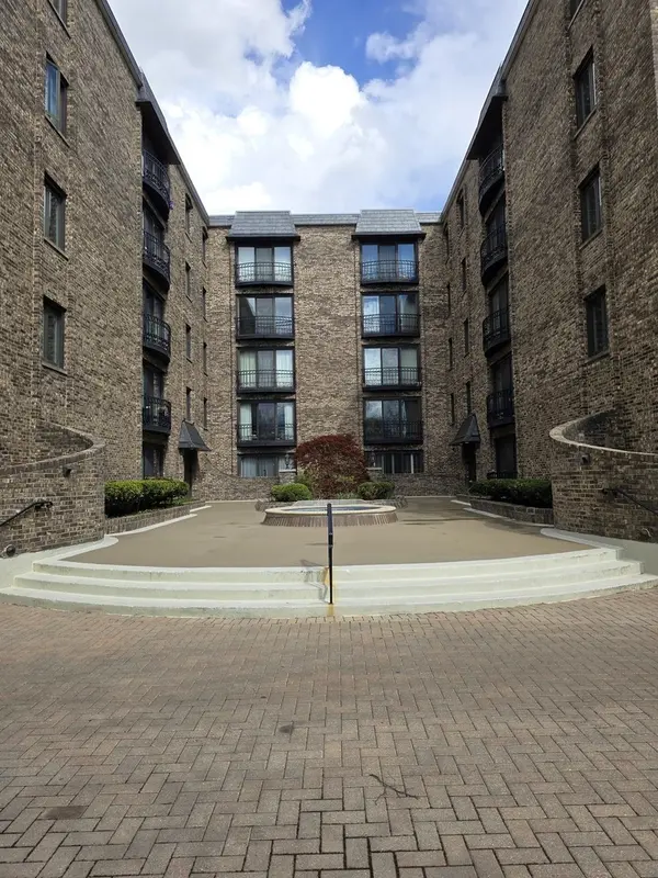 1005 Bonnie Brae PL #5F, River Forest, IL 60305