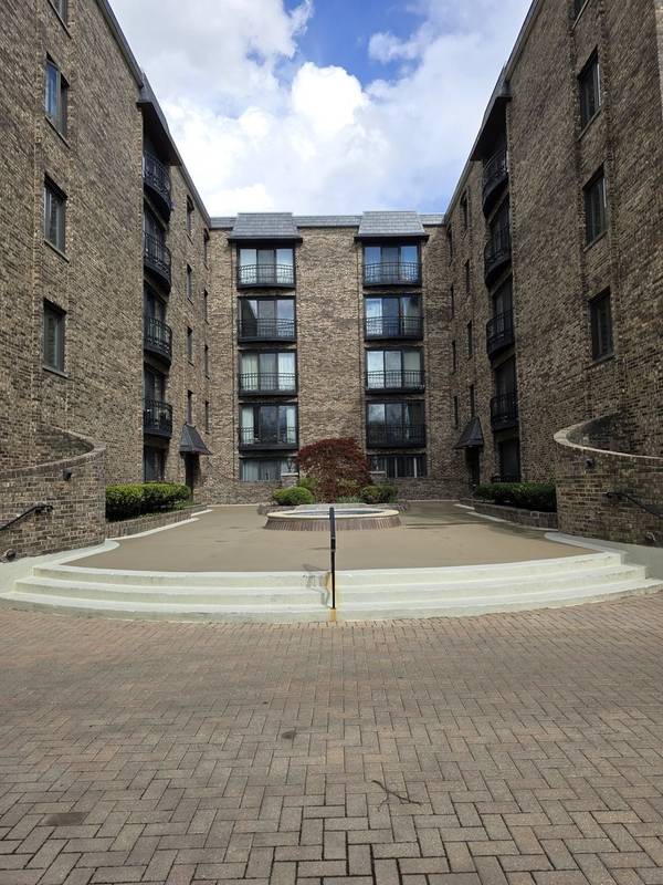 1005 Bonnie Brae PL #5F, River Forest, IL 60305