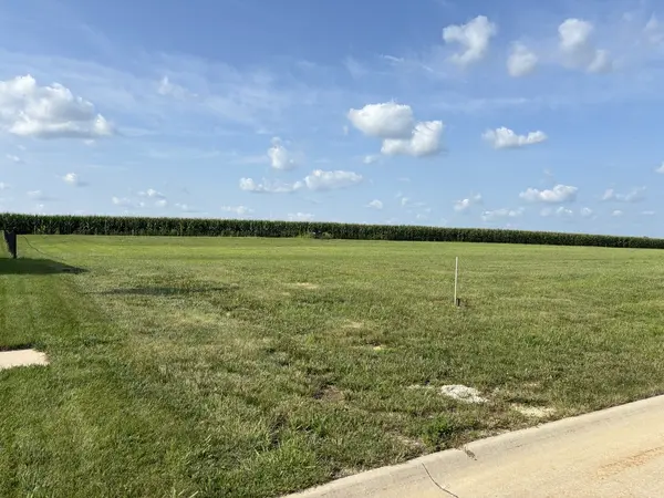 121 W School View RD, Geneseo, IL 61254