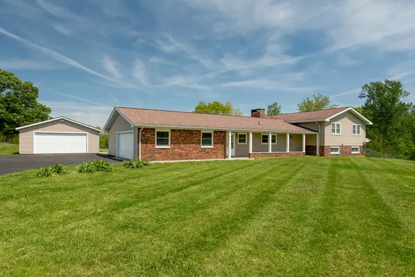 1040 Skyline DR, Cobden, IL 62920