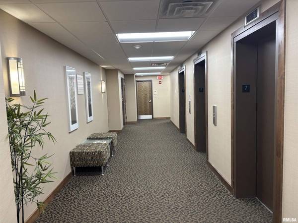 100 E KIMBERLY RD #700, Davenport, IA 52806