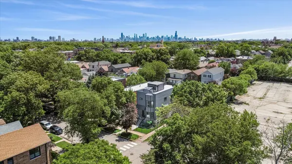 2457 W Byron ST, Chicago, IL 60618