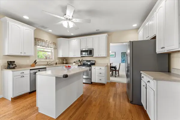 506 Riverbend BLVD, Mahomet, IL 61853