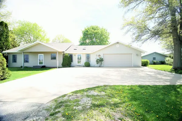 10093 Wolf RD, Geneseo, IL 61254