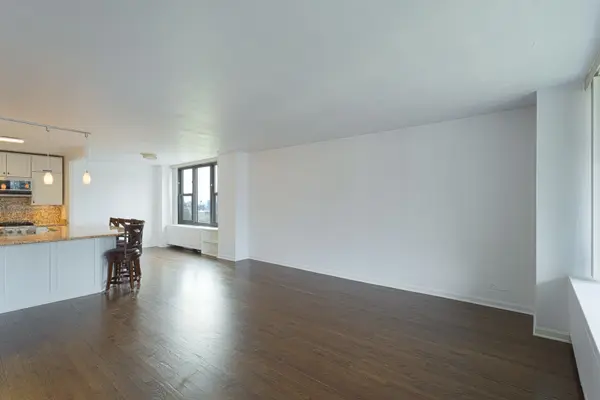 400 E RANDOLPH ST #3320, Chicago, IL 60601