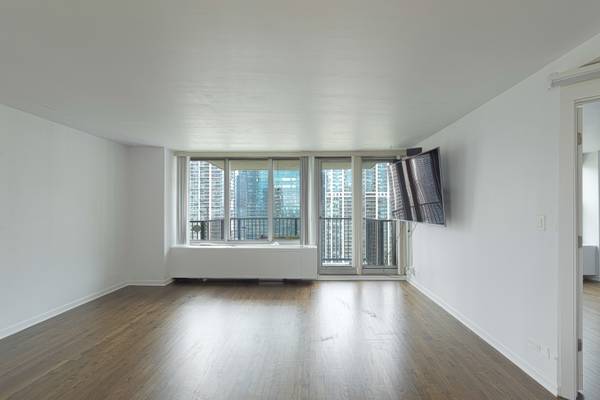 400 E RANDOLPH ST #3320, Chicago, IL 60601