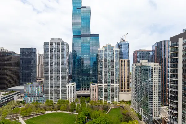 400 E RANDOLPH ST #3320, Chicago, IL 60601