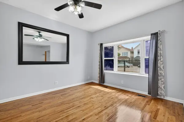 9018 S Brandon AVE, Chicago, IL 60617