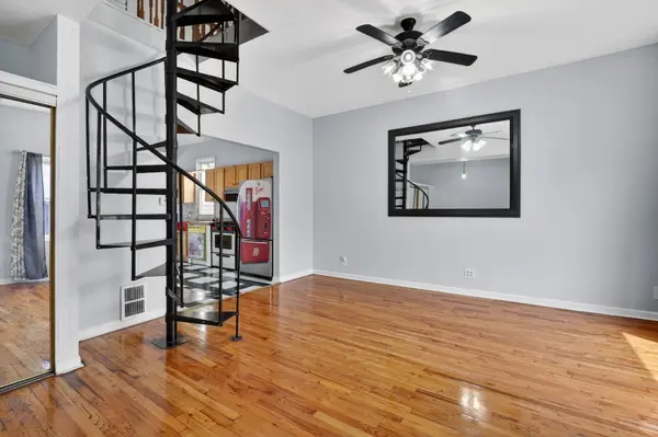 9018 S Brandon AVE, Chicago, IL 60617