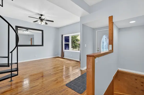 9018 S Brandon AVE, Chicago, IL 60617