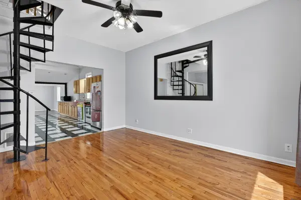 9018 S Brandon AVE, Chicago, IL 60617