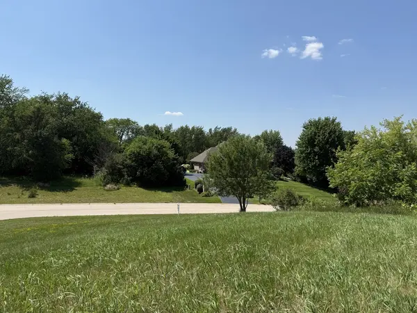 7010 Wildflower CT, Spring Grove, IL 60081