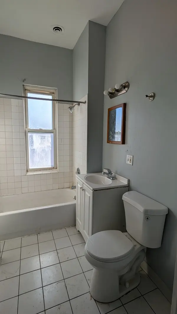 8112 S Exchange AVE, Chicago, IL 60617