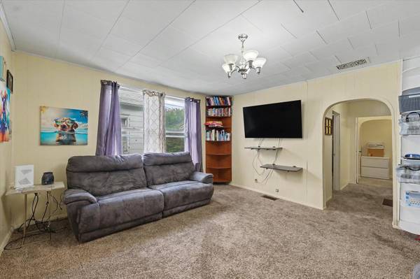 519 E Allen ST, Farmer City, IL 61842