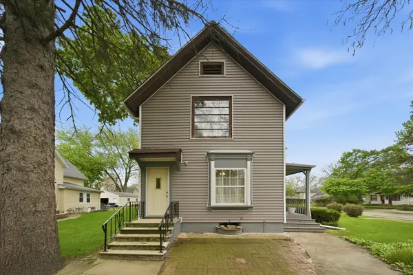 1003 Saint John ST, Elgin, IL 60120