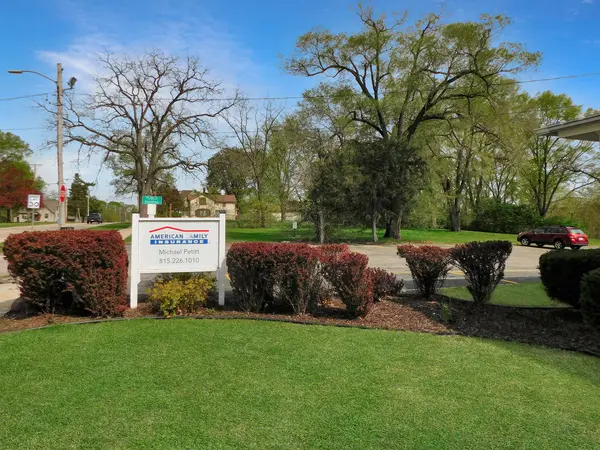 122 E Main ST #Upper, Rockton, IL 61072