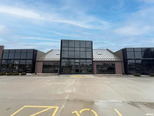 5123 MIDDLE RD #120, Bettendorf, IA 52722