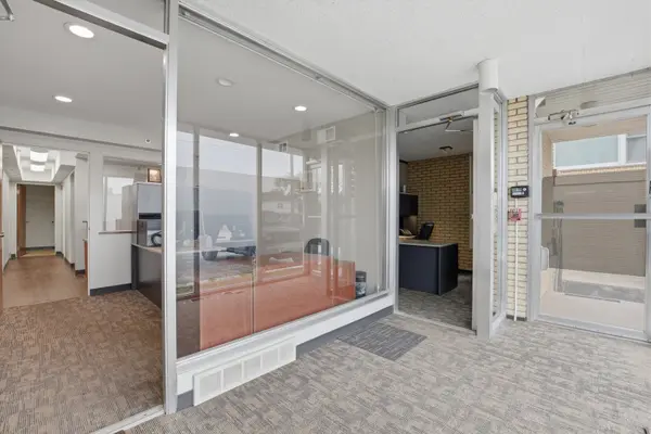 10550 W Cermak RD, Westchester, IL 60154
