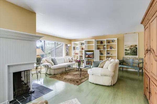 79 Hunt TRL, Lake Barrington, IL 60010