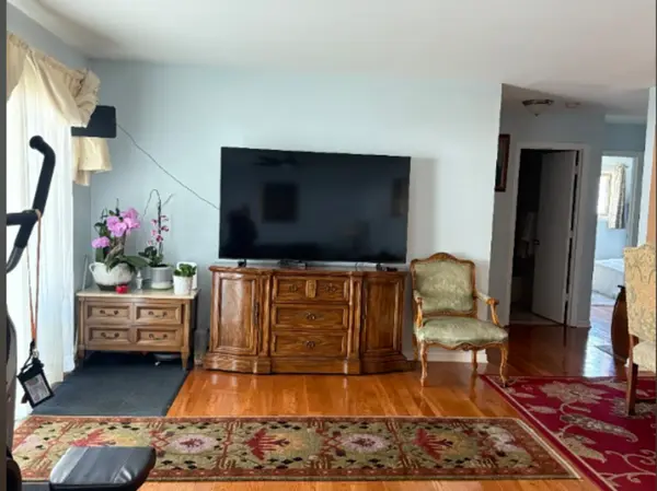 551 Carlysle DR #2, Clarendon Hills, IL 60514