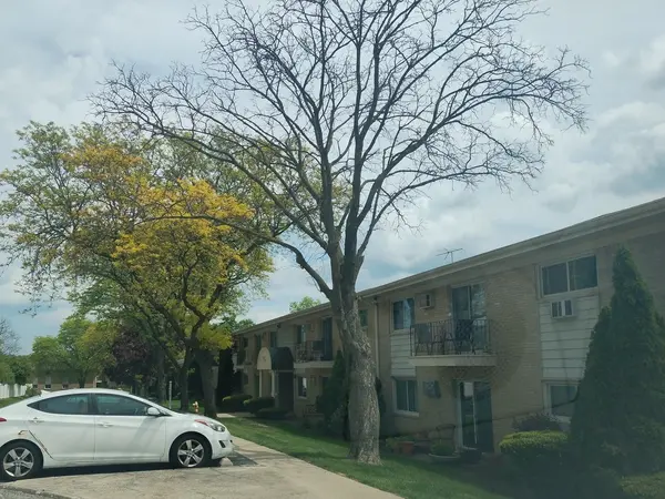 551 Carlysle DR #2, Clarendon Hills, IL 60514