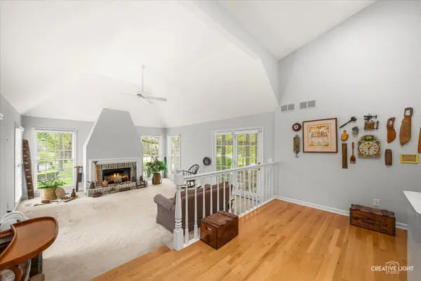 1 Glengarry LN, Sugar Grove, IL 60554