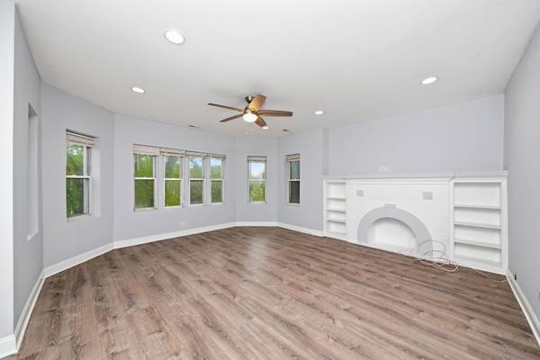 7724 S Essex AVE, Chicago, IL 60649