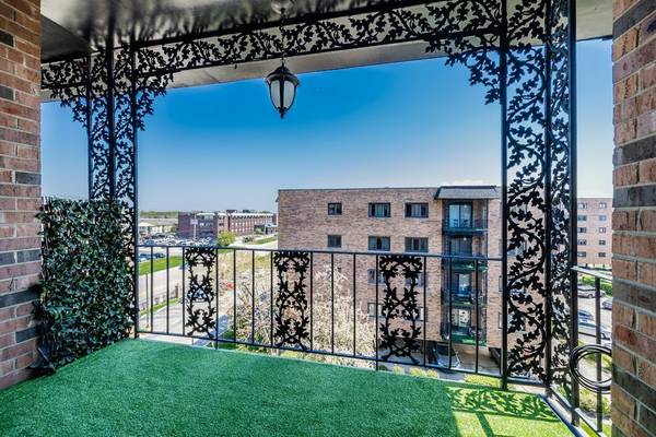 9375 Landings LN #502, Des Plaines, IL 60016