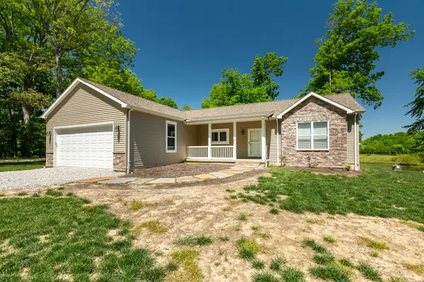 18562 E Hill ST, Mt Vernon, IL 62864
