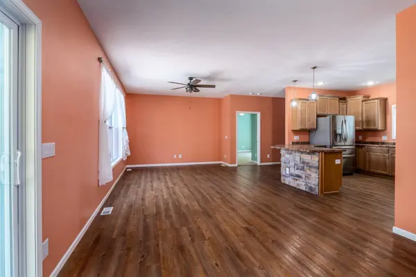 18562 E Hill ST, Mt Vernon, IL 62864