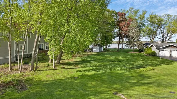 649 Woodland DR, Crystal Lake, IL 60014