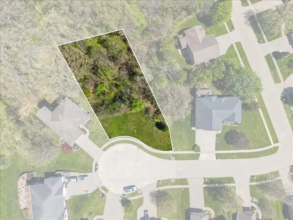 1819 Timber Hills DR, Coralville, IA 52241