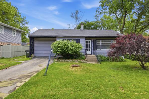 1112 Spruce ST, Lake In The Hills, IL 60156