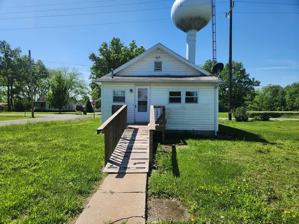 1313 W Water ST, Pinckneyville, IL 62274