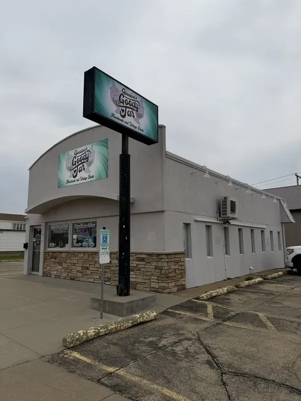 401 N 2nd ST, Clinton, IA 52732