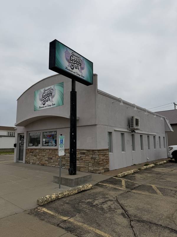 401 N 2nd ST, Clinton, IA 52732
