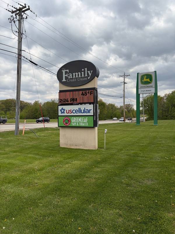 1600 John Deere RD #B, Silvis, IL 61282