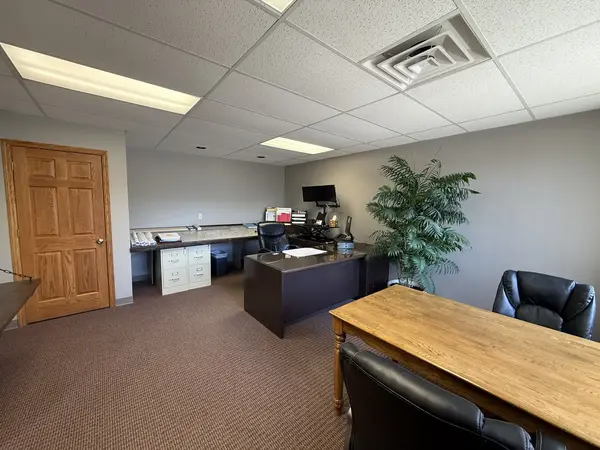 1040 W 4th ST, Davenport, IA 52802