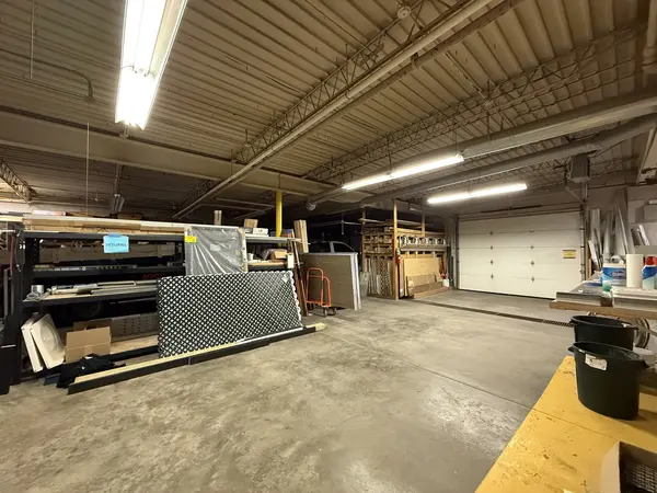 1040 W 4th ST, Davenport, IA 52802