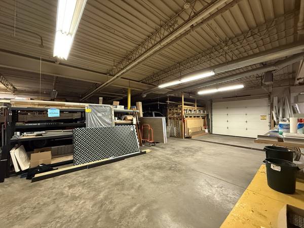 1040 W 4th ST, Davenport, IA 52802
