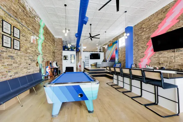 815 N MILWAUKEE AVE, Chicago, IL 60622