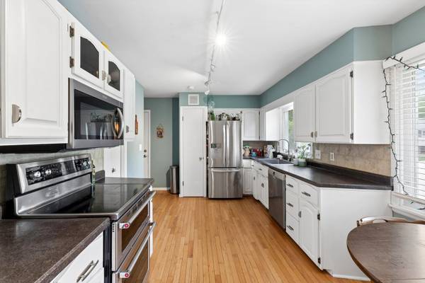 571 26th Avenue CT, East Moline, IL 61244