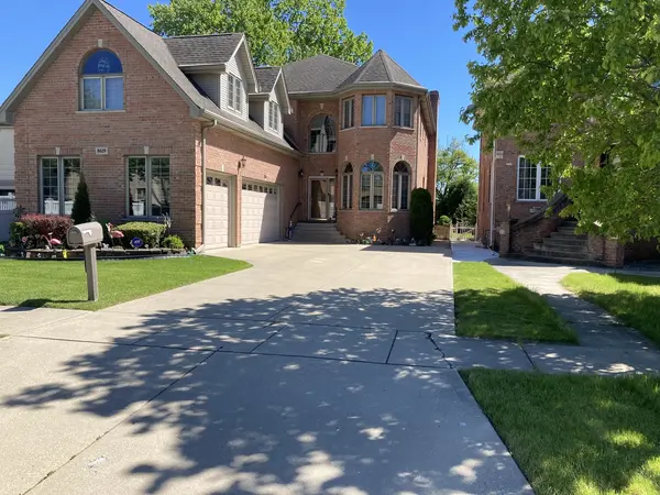 8619 W Sunset RD, Niles, IL 60714
