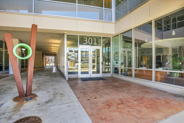 301 N Neil ST #711, Champaign, IL 61820